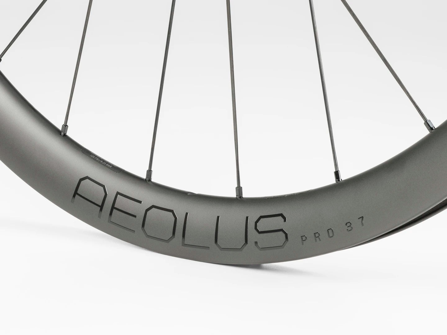 BONTRAGER Aeolus Pro 37 TLR Disc Road Wheel