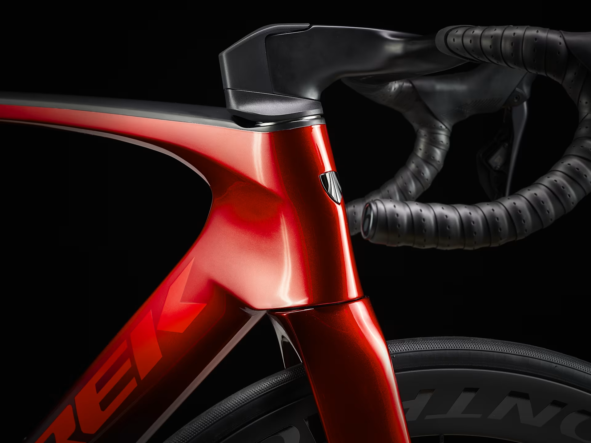 #color_Metallic Red Smoke to Red Carbon Smoke