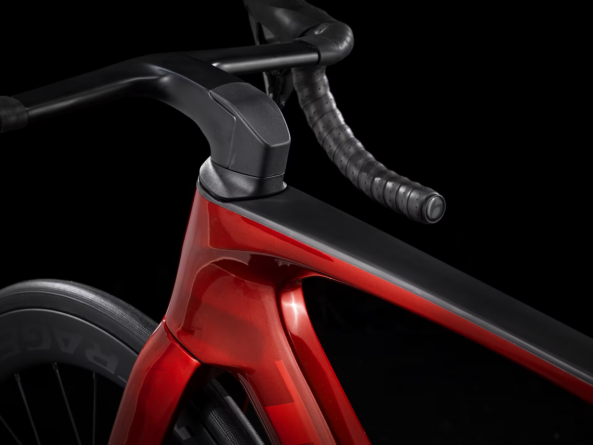 #color_Metallic Red Smoke to Red Carbon Smoke