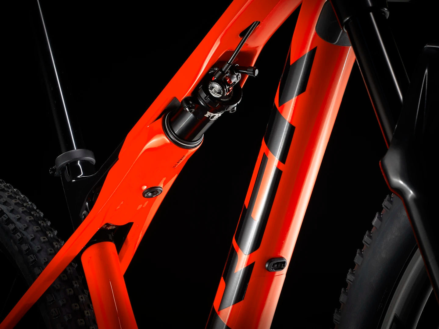 #COLOR_Radioactive Red /Trek Black