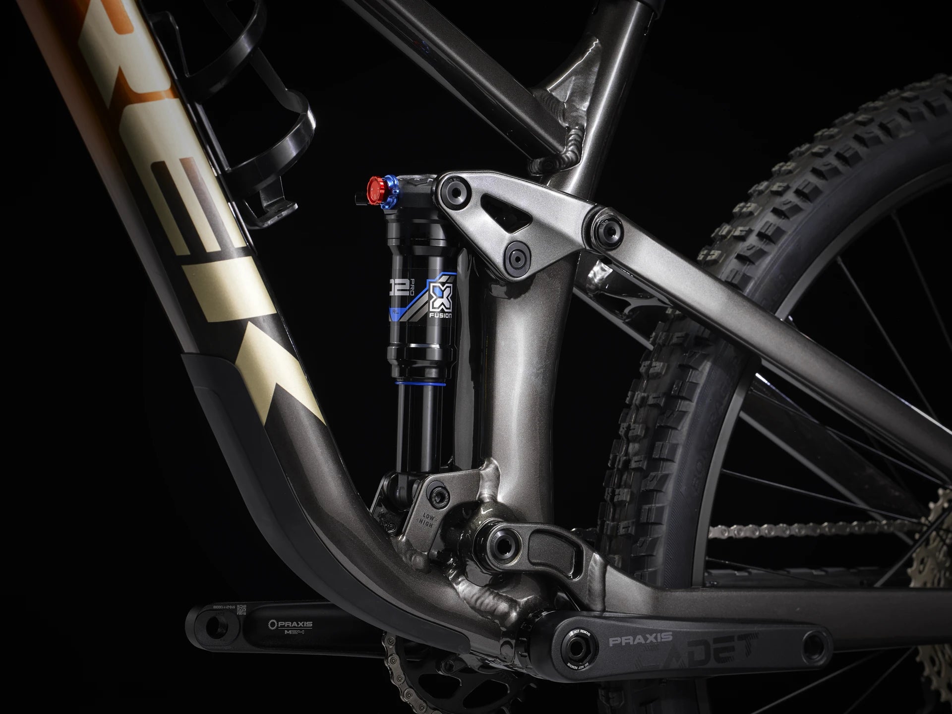 #color_Pennyflake to Dnister Black Fade