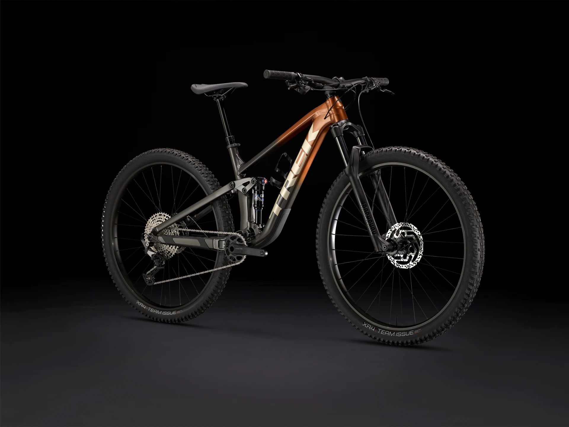 #color_Pennyflake to Dnister Black Fade